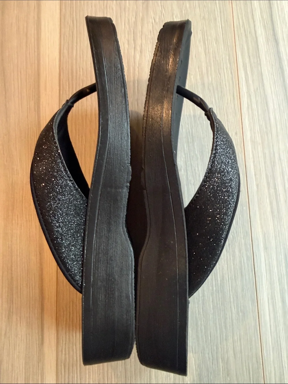 Aerothotic Women's Black Crystal Mist Thong Sandals Size 40 (US 10 )